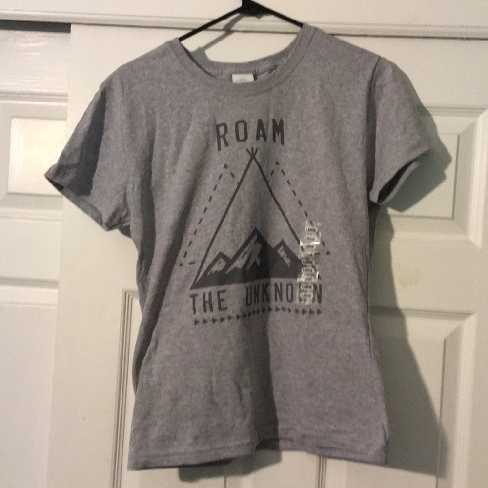 "Roam the Unknown" gray T-shirt NWT